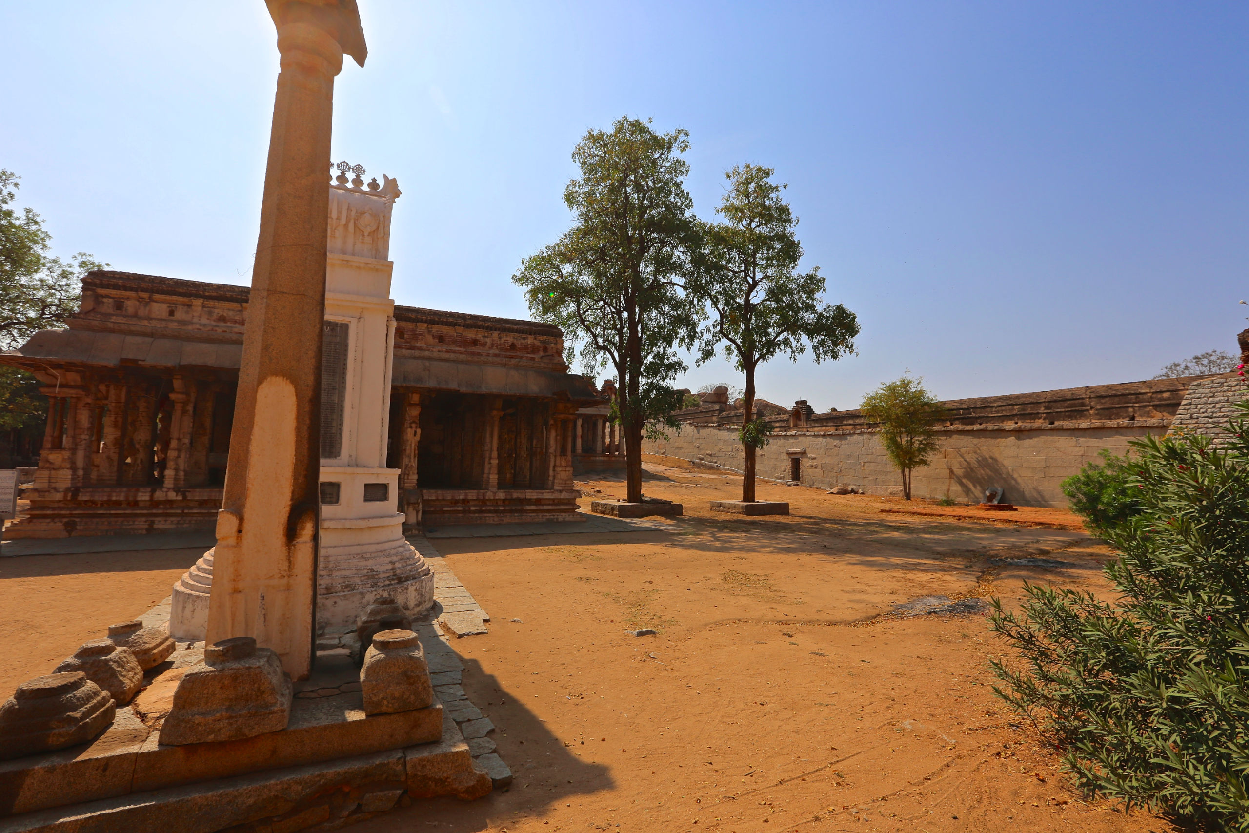 Руины Виджаянагара и закат в Хампи