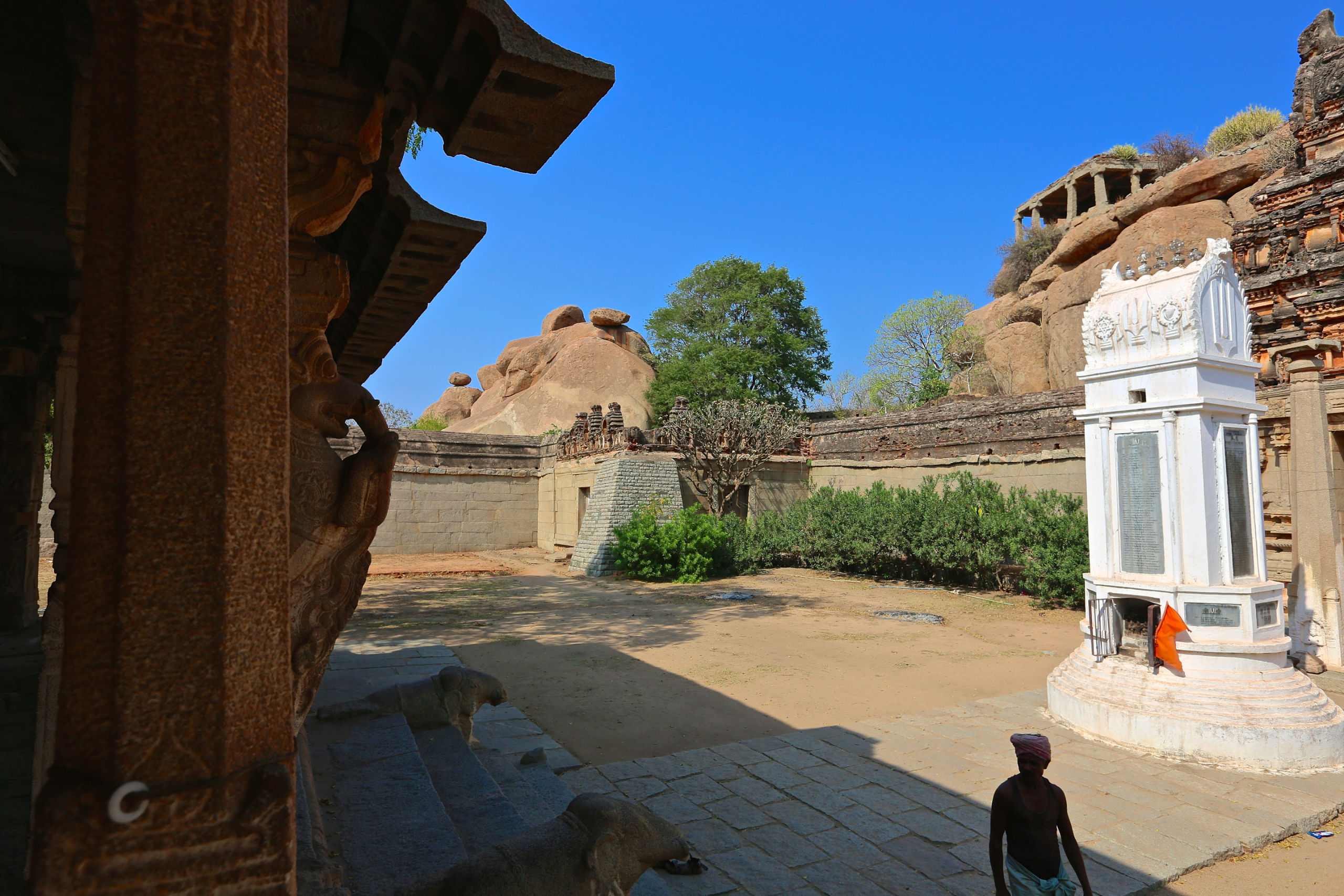 Руины Виджаянагара и закат в Хампи